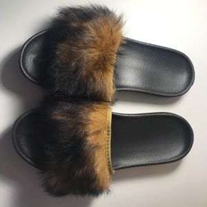 UGG ROYALE TIPPED CAMEL SLIP ONS